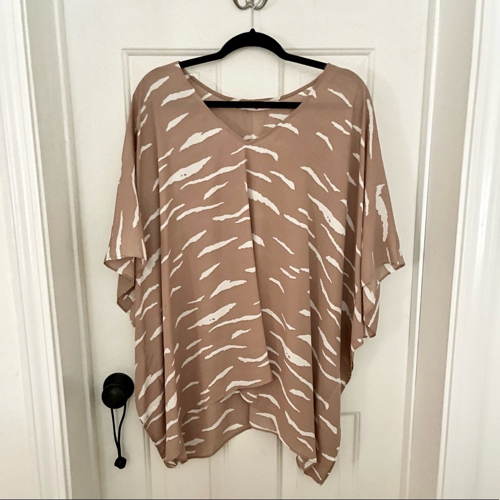 Buddy love v-neck north tunic kitten size large